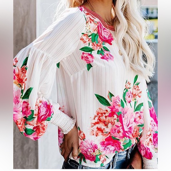Vici Tops - Vici floral boho blouse size large EUC